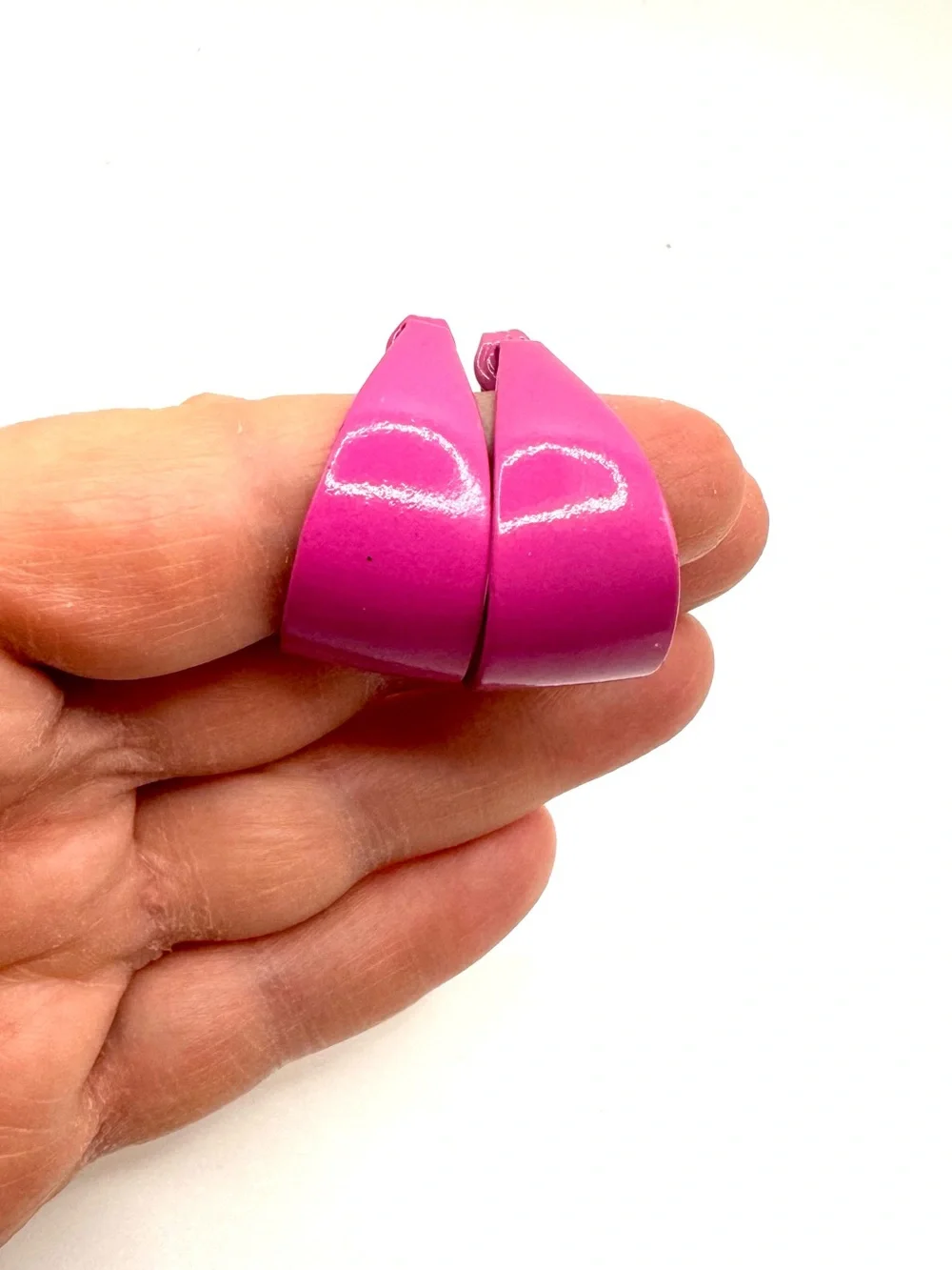 Vintage Retro 80’s clip on earrings pink enamel finish